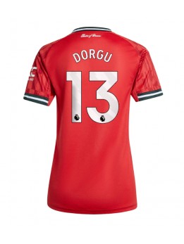 Billige Manchester United Patrick Dorgu #13 Hjemmedrakt Dame 2025-26 Kortermet